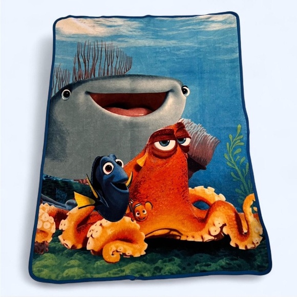 SOLD Super Cozy Disney Pixar Finding Dory Throw Blanket by Northwest W41 × L57 - Picture 1 of 8